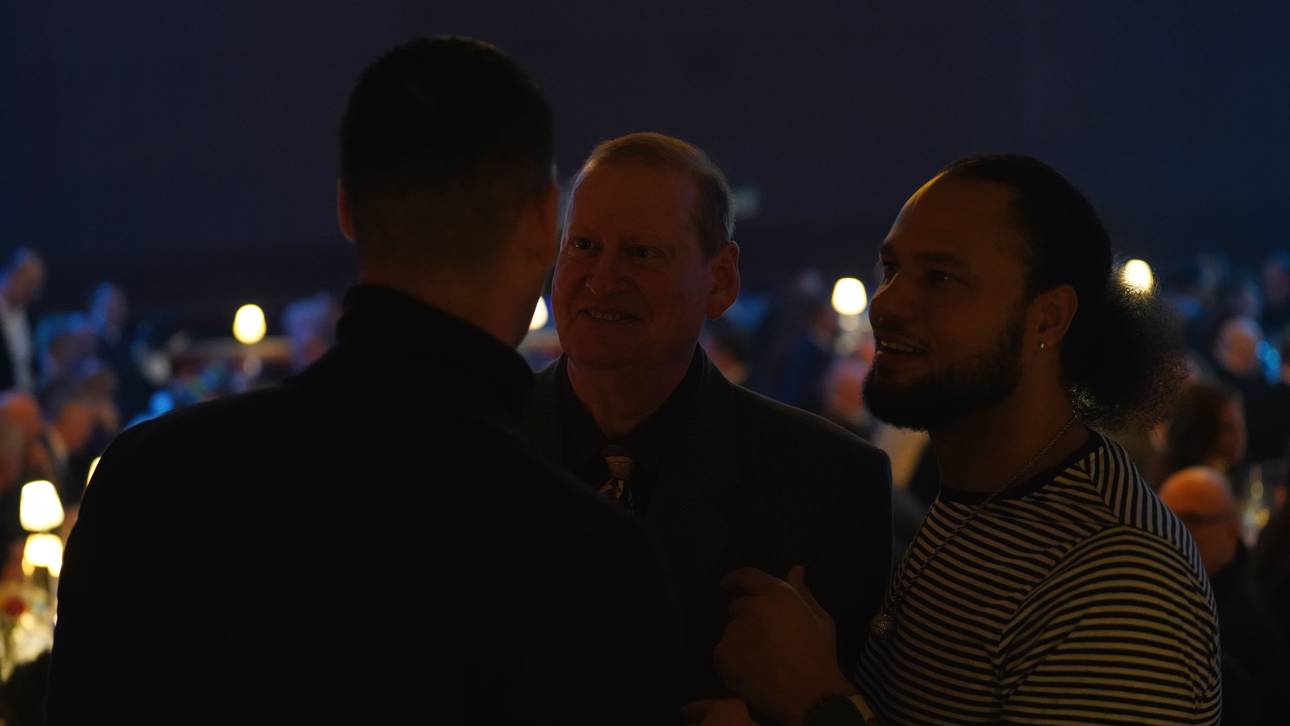 Mr. Bundesliga Mike Jackel im Gespräch mit anderen Legenden 