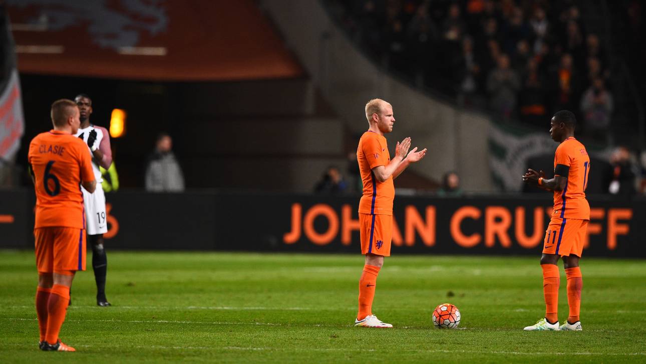Oranje unterbricht Spiel für Cruyff