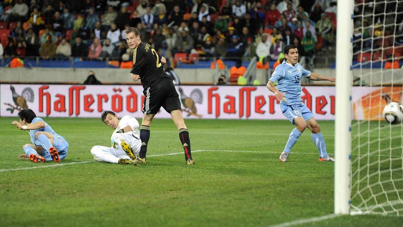 Marcell Jansen erzielt seinen ersten WM-Treffer