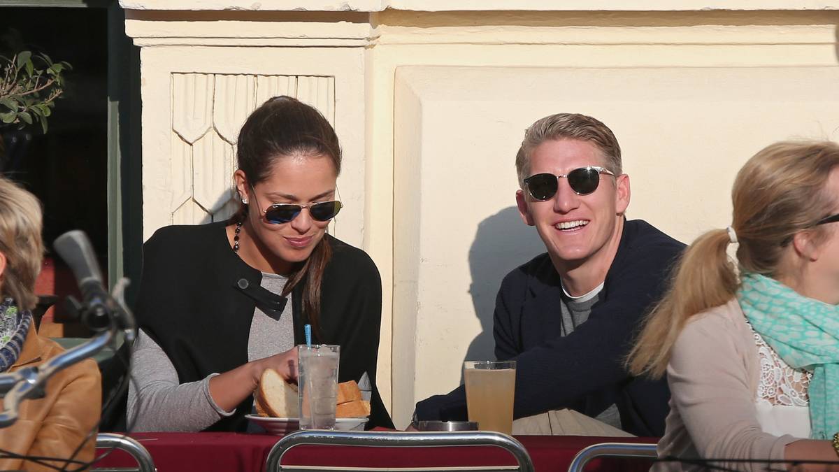 Im Sommer genoss das Paar bereits die Sonne in Münchner Straßencafes