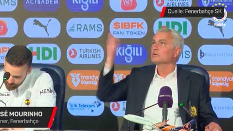 Auf die Frage nach seinen vielen Wechseln scherzt Fenerbahçes José Mourinho: Er werfe Münzen, um die Startelf zu bestimmen und genieße unter der Woche Istanbuls Nachtleben.