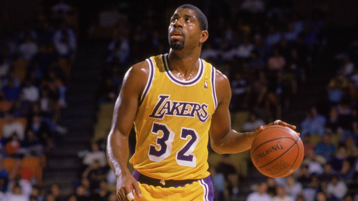 Direkt aus dem Krankenbett reiste er zum Spiel an. 42 Minuten verbrachte er auf dem Feld. Seine 23 Punkte trugen maßgeblich dazu bei, dass die Lakers mit 108:96 gewannen und in den Finals zum 1:1 ausglichen. Am Ende konnten die Lakers die Finals mit 4:3 gewinnen - Magic Johnson sei Dank