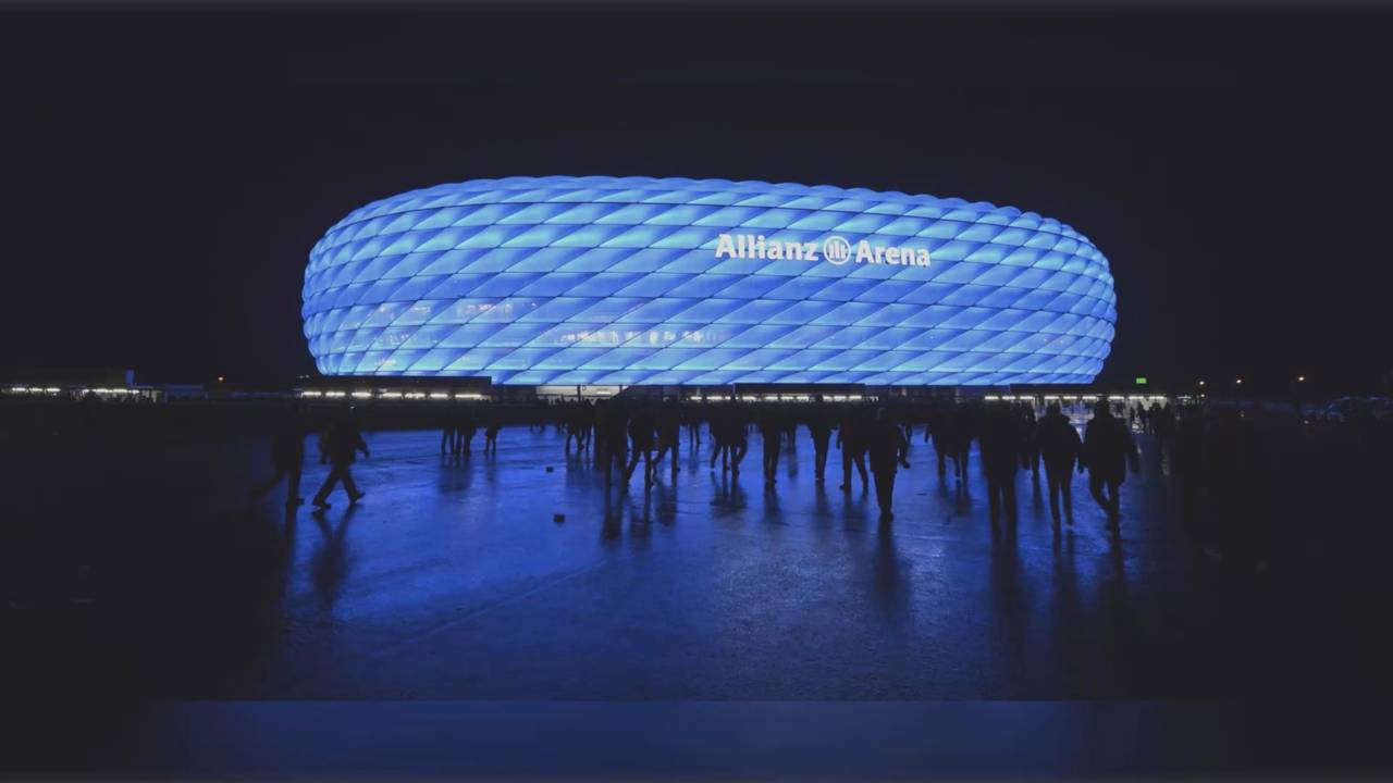 In den Farben von 1860 München: Darum leuchtet die Allianz Arena in blau