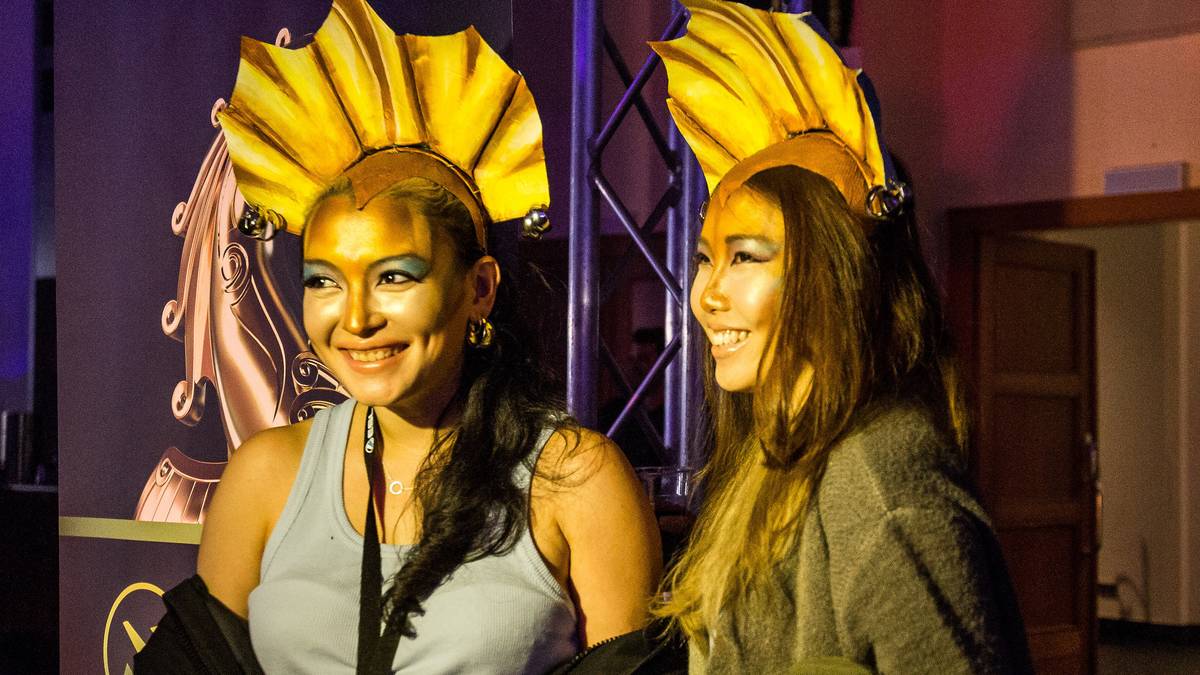 Eine Fähigkeit von "Chen" ist es, den Gegner zu verlangsamen. Betrifft uns bei diesem ansehnlichen Cosplay auch