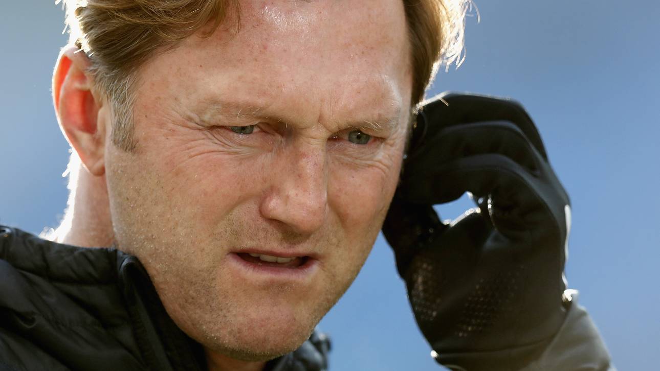 Hasenhüttl verbietet Händedruck