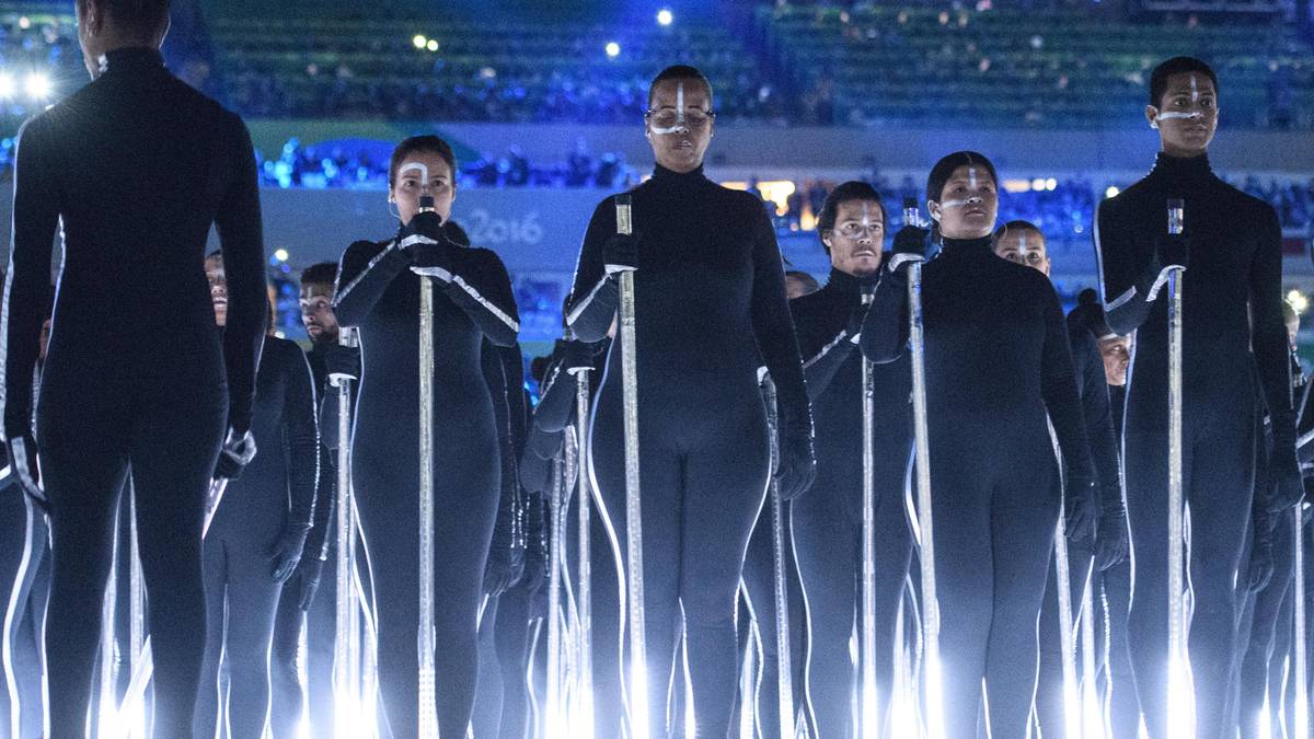 ...und zum Kontrast eine Performance in schwarz und weiß