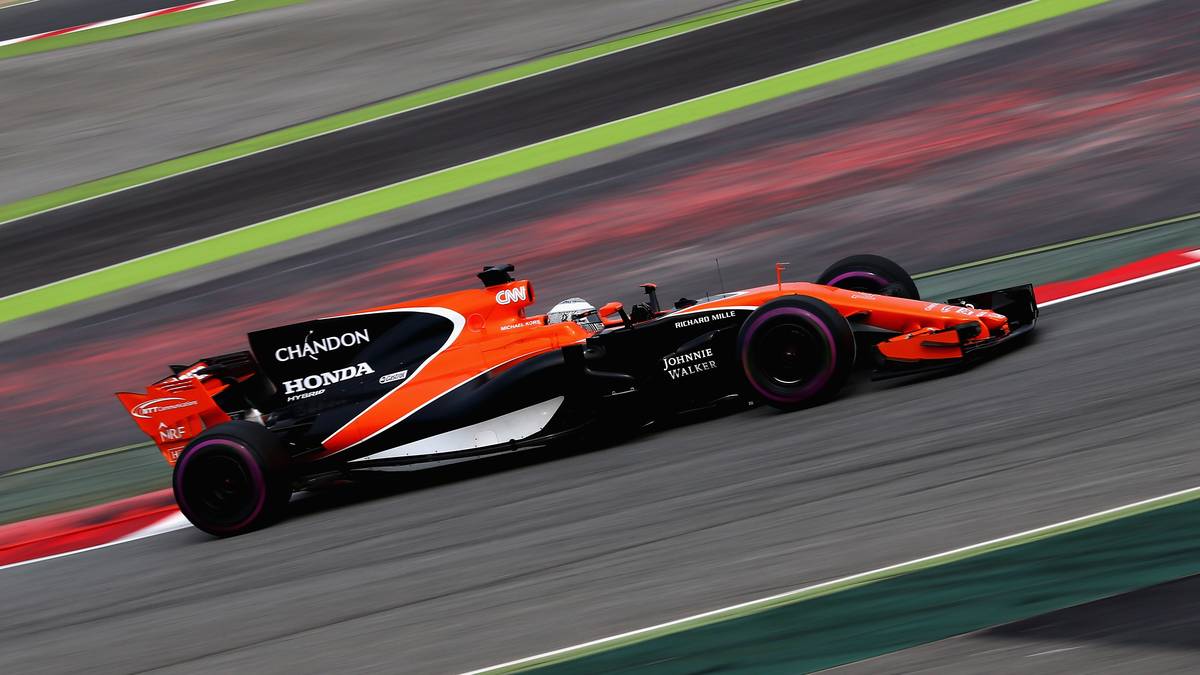 Die wenigsten Runden (27) auf dem Circuit de Catalunya dreht Fernando Alonso im McLaren, weil sein MCL32 zwischenzeitlich auseinander geschraubt wird. Das Team spricht von einem "planmäßigen Wechsel der Batterie"
