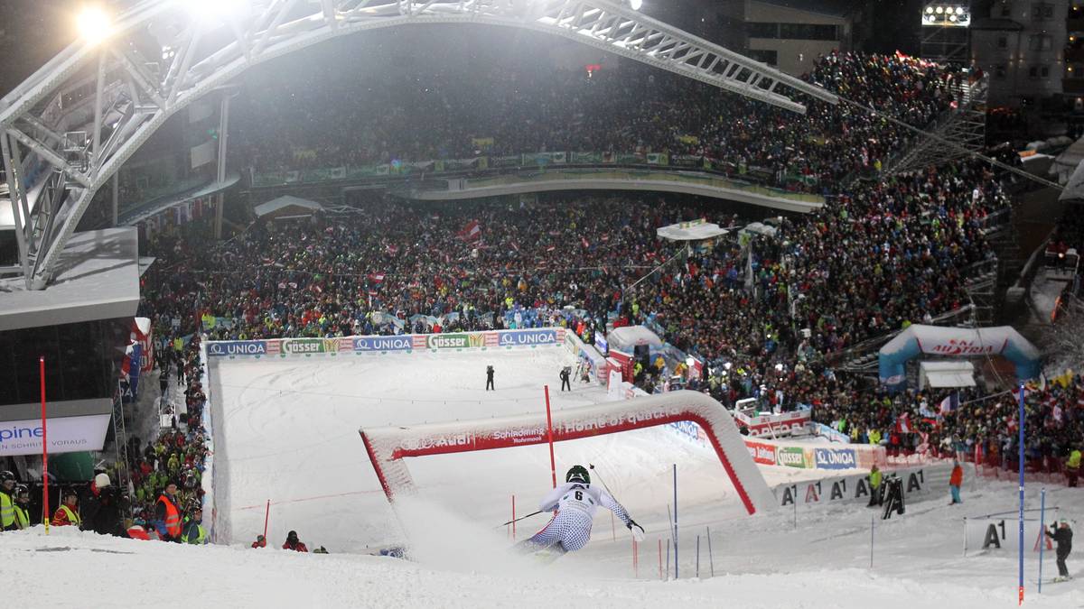 Er biegt auf den Schlusshang ein. Atemberaubend Stimmung, faszinierende Bilder