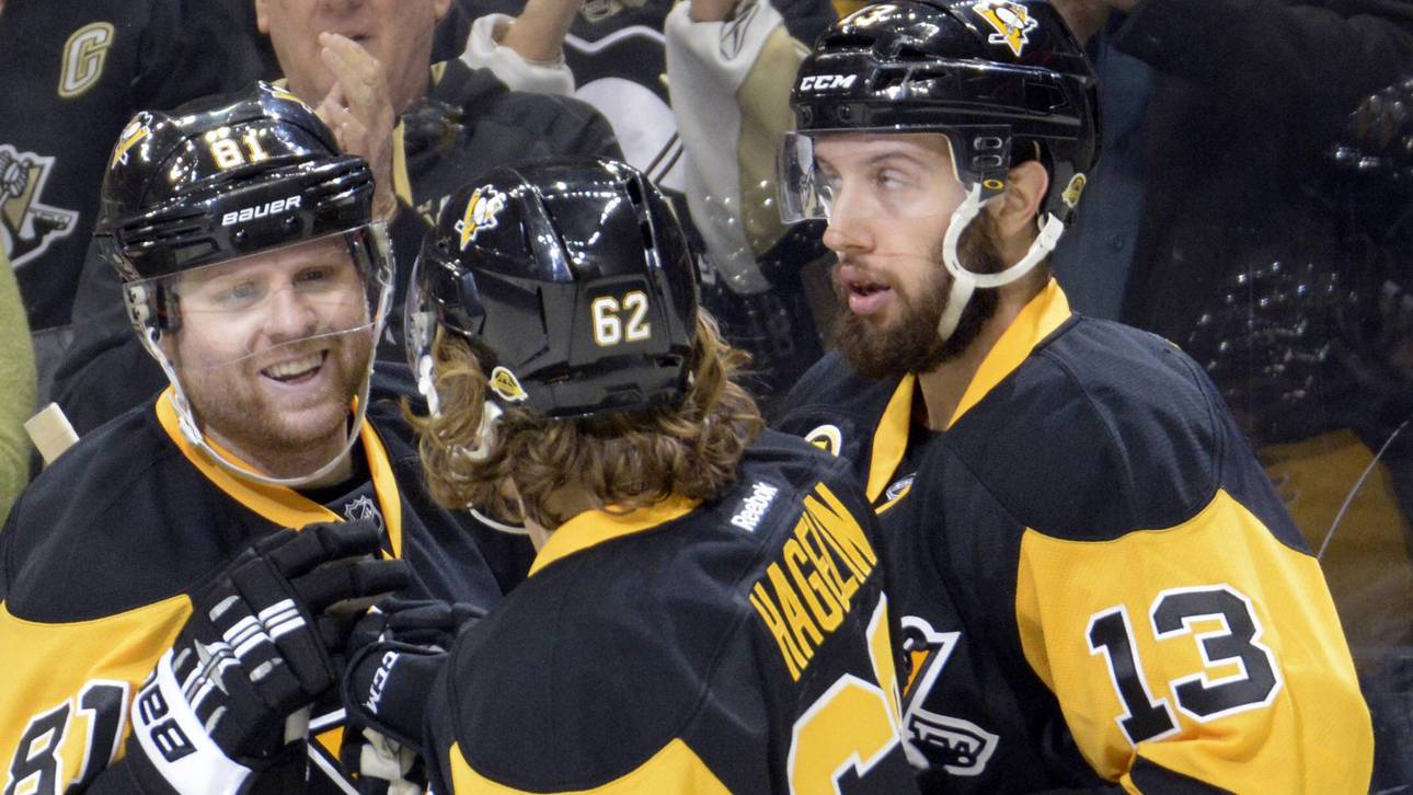 Die HBK Line der Pittsburgh Penguins: Phil Kessel, Carl Hagelin, Nick Bonino (v.l.)