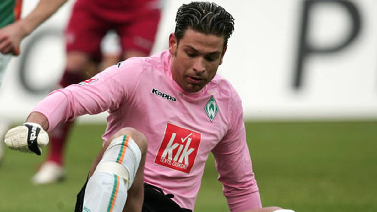 Tim Wiese darf nicht fehlen: 2006 machte sich der Bremer Keeper mit seinem rosa Trikot zum Gespött der gegnerischen Fans