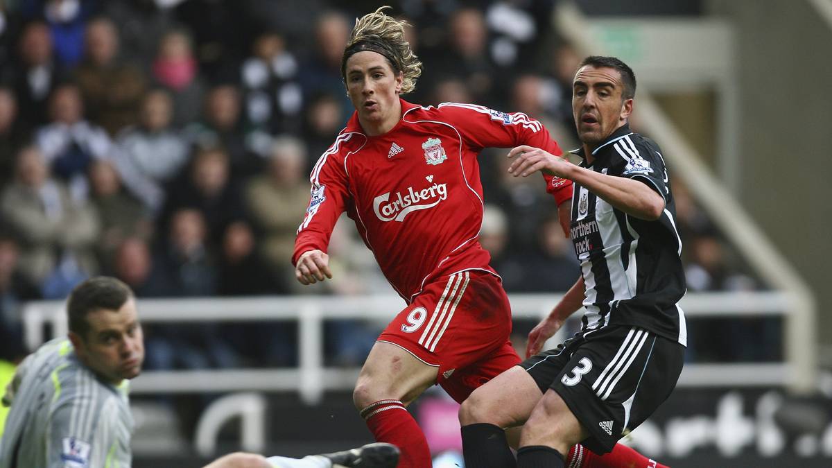 Als frischgebackener Europameister zurück auf der Insel, knipste der Blondschopf bis Januar 2011 in Summe 81 Mal in 142 Partien für den FC Liverpool. Ein beeindruckender Leistungsnachweis, der den Ligakonkurrenten FC Chelsea auf den Plan rief