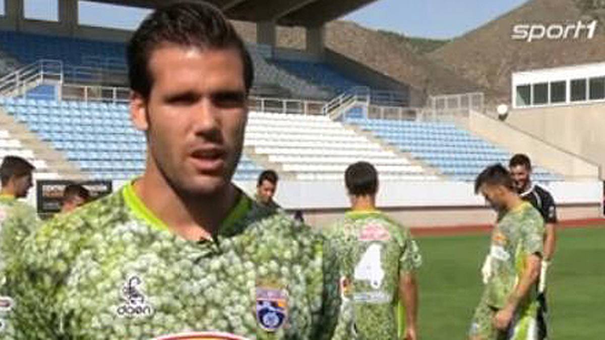 Dr. Hibbert in der Zeichentrickserie "The Simpsons" hat vor der Gefahr durch Broccoli bereits gewarnt: "Eine der tödlichsten Pflanzen der Welt. Er versucht uns, mit seinem grässlichen Geschmack zu warnen." Der spanische Drittligist Lorca pfeift auf die Warnung und geht mit den Gemüse-Trikots im Broccoli-Muster und giftgrünen Stutzen in den Kampf um Punkte