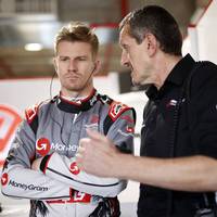 Nico Hülkenberg und sein Haas-Team riskieren in Monaco alles, die Zockerei geht aber nicht auf. Teamchef Günther Steiner schimpft auf die FIA.