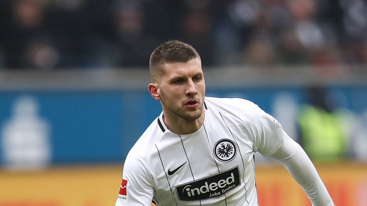 Bei Frankfurt hat sich Rebic in den vergangenen Wochen als stärkster Stürmer herauskristallisiert und soll mit seiner Schnelligkeit bei Kontern für Gefahr sorgen. Ist allerdings noch nicht auf dem Level von Müller. Punkt für Bayern - 7:3