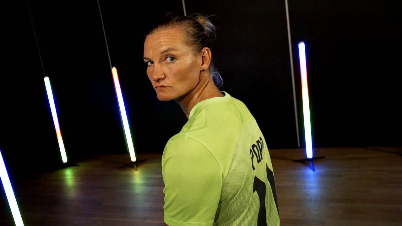 Die Frauen-Bundesliga startet mit dem Livespiel Wolfburg - Leverkusen auf SPORT1
