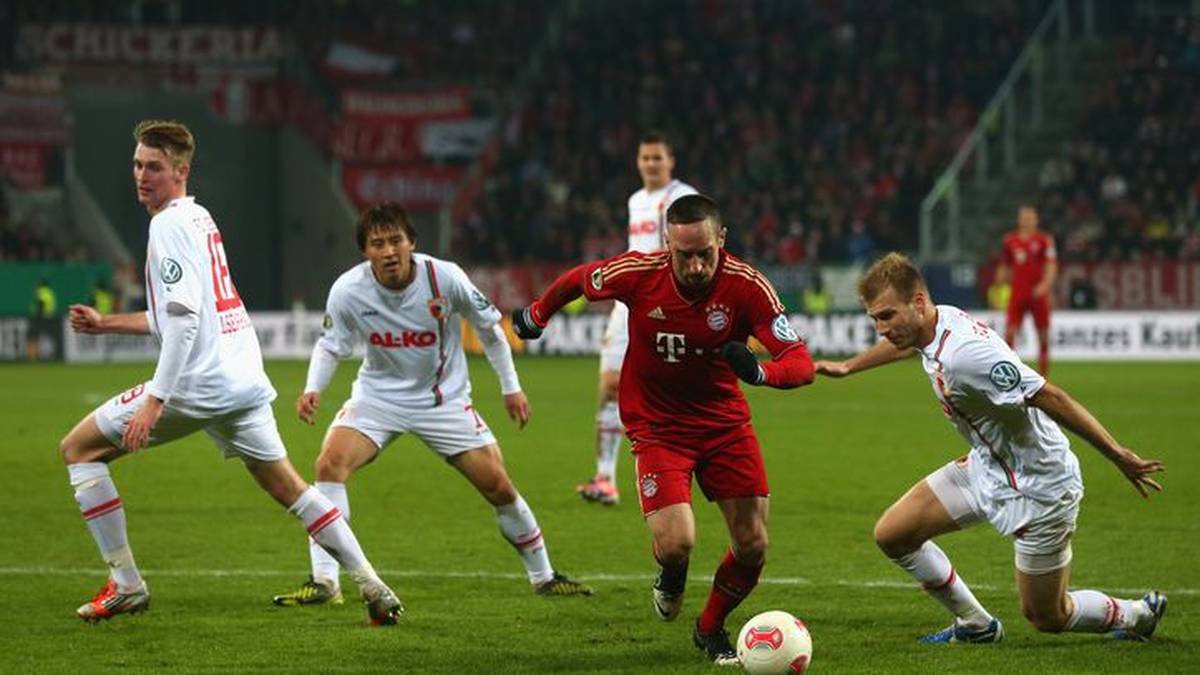 Im Jahr darauf folgte das Triple. Maßgeblich beteiligt: Franck Ribéry. Neben dem DFB-Pokal und der Meisterschaft gewannen die Münchner auch erstmals seit 2001 die Champions League