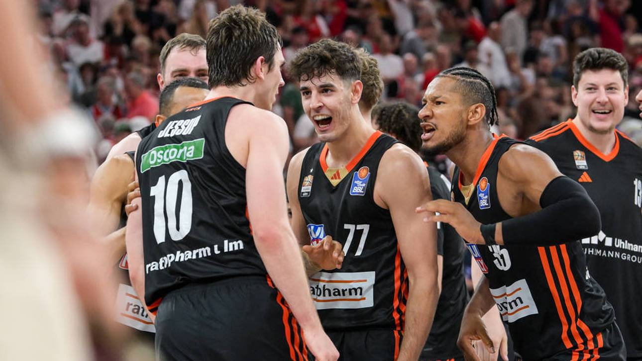 Ben Saraf (m.) will mit ratiopharm Ulm die Meisterschaft holen 