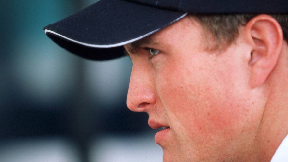 Doch es läuft nicht so, wie man es sich bei Williams vorgestellt hatte. Große Erfolge bleiben weiterhin aus. Nachdem auch die Saison 2005 sieglos zu Ende geht, beendet man die Zusammenarbeit mit BMW und wechselt auf Kundenmotoren von Cosworth, für die man eine hohe Summe zahlen muss