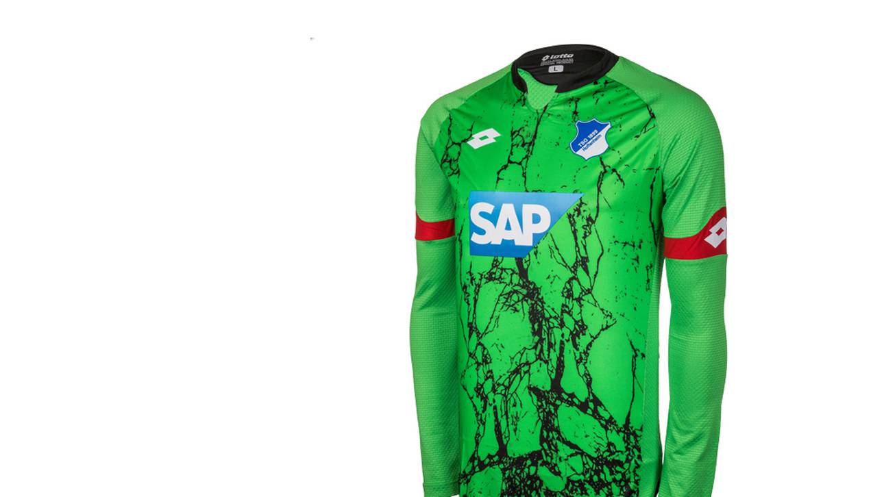 1899 mit mutigem Torwarttrikot