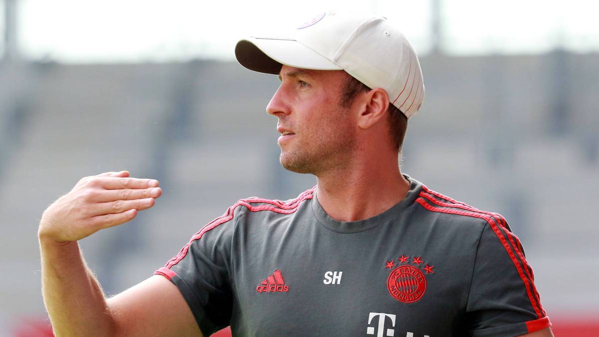 Seitz' Nachfolger in der U23 wird wiederum Sebastian Hoeneß. Der Neffe von Präsident Uli Hoeneß und Sohn von Dieter Hoeneß war bisher für die U19 verantwortlich. Mit 46 Punkten landete seine Mannschaft in der A-Junioren Bundesliga Süd/Südwest auf Platz vier - tabellarisch kein zufriedenstellendes Ergebnis