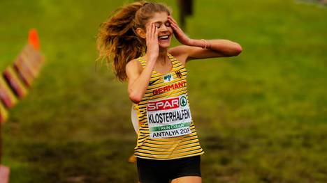 Konstanze Klosterhalfen bei ihrem Zieleinlauf in Antalya