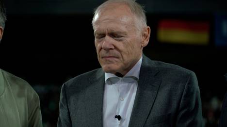 Hermann Gerland wird vor dem U21-Länderspiel zwischen Deutschland und Malta feierlich verabschiedet. Hans Meyer spricht im Interview über die Trainerlegende.