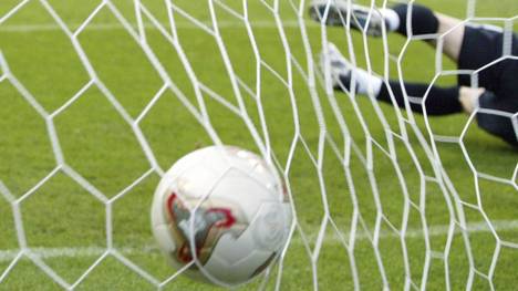 Im niederrheinischen Moers zappelte der Ball gleich 25 Mal im Netz des SV Schwafheim