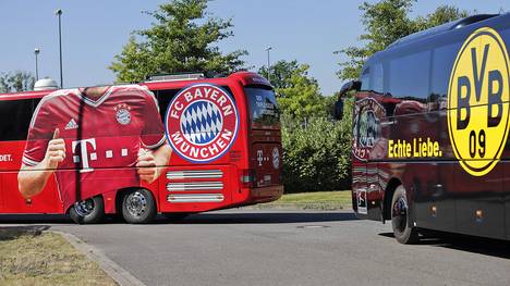 Mannschaftsbusse von BVB und FC Bayern