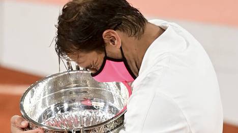 Rafael Nadal schlägt Novac Djokovic in nur drei Sätzen und feiert damit seinen 13. Sieg bei den French Open