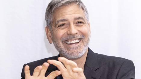 Hollywood-Superstar George Clooney bringt sich als potenzieller Klubbesitzer des englischen Krisenklubs Derby County ins Gespräch.
