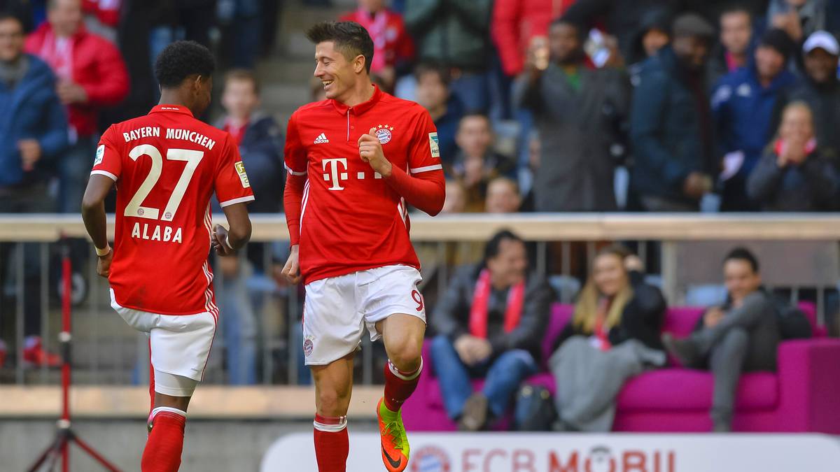 Noch vor der Pause markiert der Stürmer nach einer zu kurzen Abwehr von Adler das 3:0 für Bayern