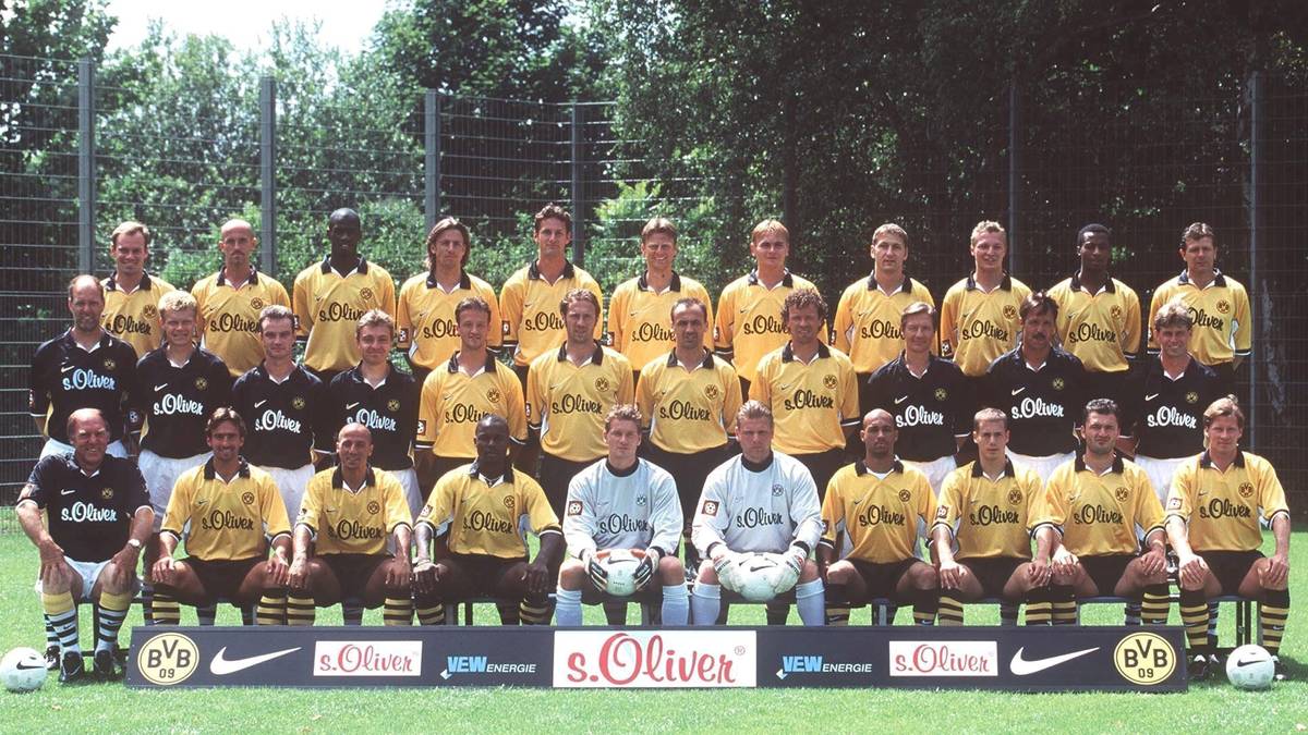 Bei seiner Ankunft in Dortmund befindet sich die Mannschaft im Umbruch. Nach den großen Erfolgen der Vorjahre mit zwei Meistertiteln in Folge ('95 und '96) und dem Gewinn der Champions League ('97) muss der BVB sich neu formieren