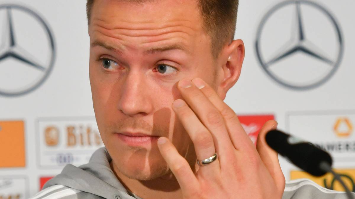 "Der Ball könnte besser sein. Er flattert sehr stark", sagte der deutsche Nationaltorhüter ter Stegen, der den Ball beim Testspiel gegen Spanien zum ersten Mal in der Hand hielt, der "AS"