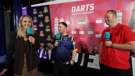 Luke Littler marschiert dominant in die nächste Runde. Bei SPORT1 spricht der Titelverteidiger über seinen persönlichen Rekord und Gegner Mensur Suljovic.