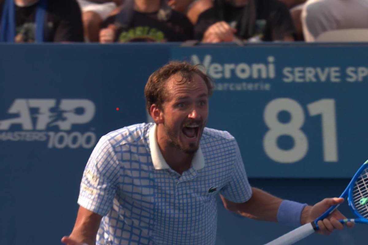  Daniil  Medvedev verliert gegen den Australier Adam Walton bei den Cincinnati Open. Der US-Open Champion von 2021 konnte an seine starke Leistung aus dem ersten Satz nicht anknüpften und scheitert in drei Sätzen.