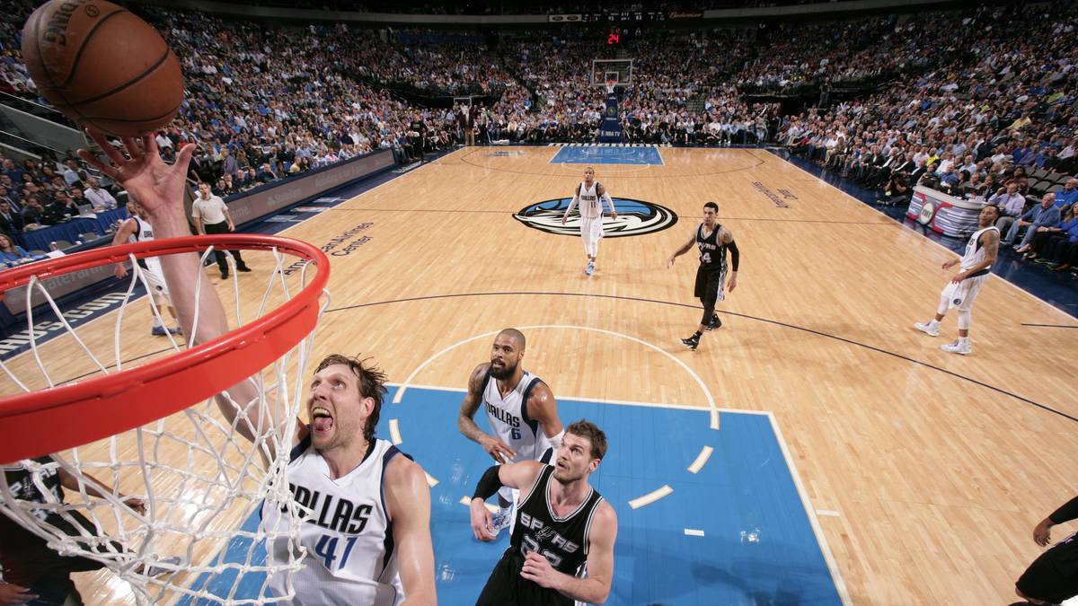 24. März: Die Dallas Mavericks sind heiß auf den Erzrivalen. Nach der indiskutablen Leistung in Phoenix gehen Dirk Nowitzki und Co. gegen die San Antonio Spurs richtig aggressiv zur Sache