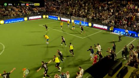 Die deutsche Socca-Nationalmannschaft hat zum zweiten Mal die Weltmeisterschaft gewonnen. Bei der Heim-WM in Essen besiegen die Deutschen Brasilien mit 3:1.