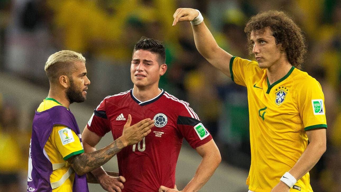 Brasiliens Dani Alves (l.) und David Luiz (r.) trösteten James nach dem WM-Viertelfinale 2014