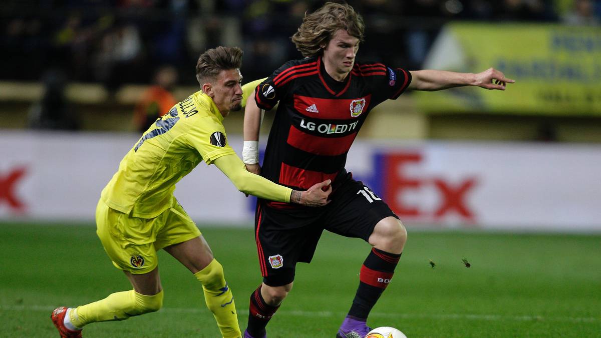 TIN JEDVAJ: Nicht wenige fragen sich, was Roger Schmidt an dem Kroaten findet. Erneut schwach im Stellungsspiel. Laufduelle gehören eh nicht zu seinen Stärken. Wusste sich in der Nachspielzeit nur mit der Hand zu helfen, sah folgerichtig Gelb-Rot - SPORT1-Note: 5