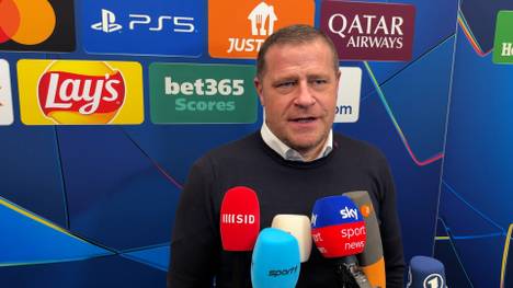 Michael Olise und Joshua Kimmich holen sich beim Stand von 6:0 des FC Bayern bei Atalanta Bergamo eine Gelb-Sperre ab. Auf die Frage, ob dies absichtlich geschehen sei, weicht Sportvorstand Max Eberl aus.