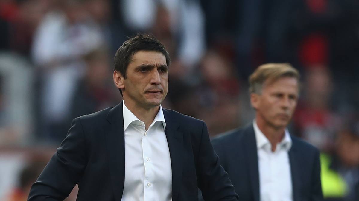 Dank der spektakulären Schlussphase können sich die Zuschauer immerhin über ein unterhaltsames Spiel freuen. Doch das Remis hilft weder Tayfun Korkut noch Andries Jonker wirklich weiter