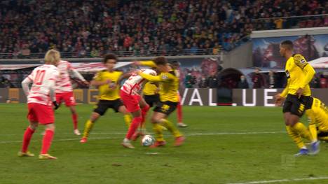 Christopher Nkunku wechselt zum FC Chelsea und bekommt einen ganz langen Vertrag - auch wenn der Premier-League-Klub fortan nicht mehr in der Champions League spielt. Für RB Leipzig wird der Stürmer dagegen einer der teuersten Abgänge der Klub-Historie.