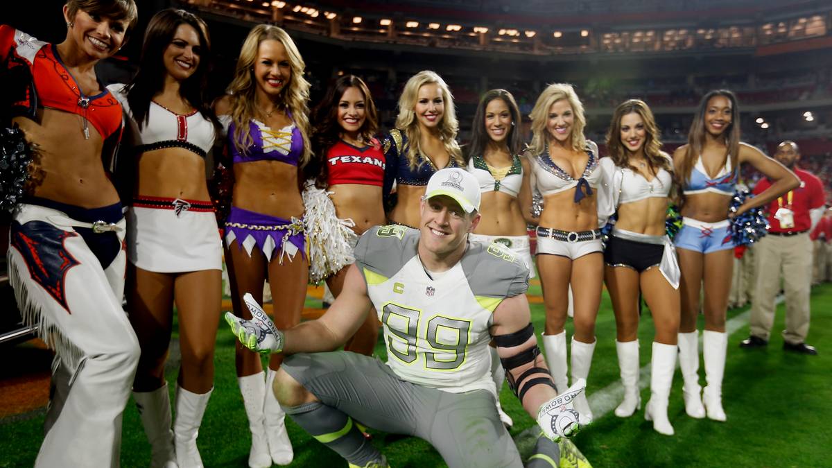 Und jetzt präsentiert ihnen J. J. Watt von den Houston Texas (hier beim Pro Bowl) den Super Bowl der Cheerleader. Bitte entscheiden Sie, wer gewinnt