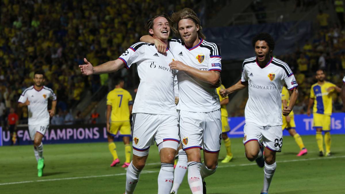 Der Schweizer Meister FC Basel reist nach dem 2:2-Hinspiel zu Hause nach Israel und geht nach einem wunderschönen Freistoß von Luca Zuffi auch früh in Führung...