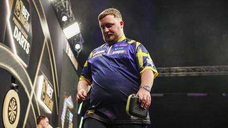 Luke Littler spielt zum ersten Mal vor TV-Kameras einen Average von unter 85 und liefert damit seine schwächste Performance in der Premier League of Darts.