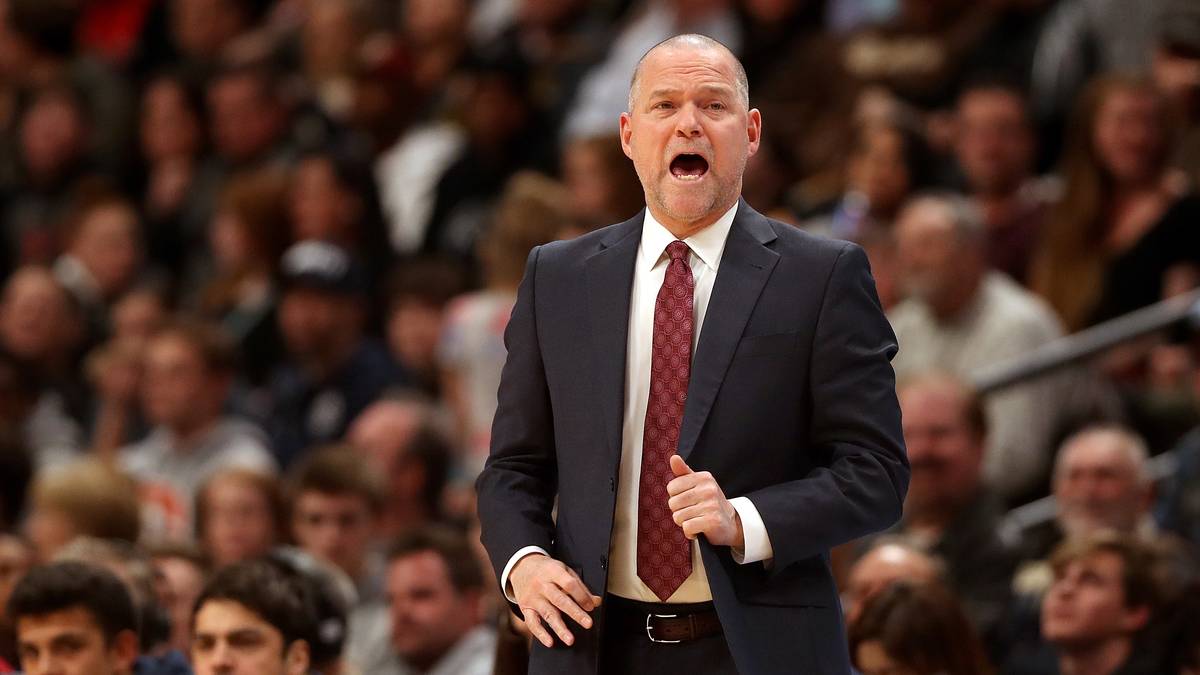 MIKE MALONE: Die Denver Nuggets waren zwischenzeitlich auf Kurs Spitzenplatz im Westen. Nach der knapp verpassten Playoff-Teilnahme im Vorjahr ein erstaunlicher Turnaround von Mike Malone, der von einem anderen Trainer noch getoppt wird