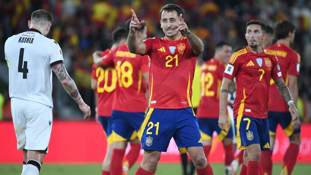 Spaniens Mikel Oyarzabal feiert sein Tor 