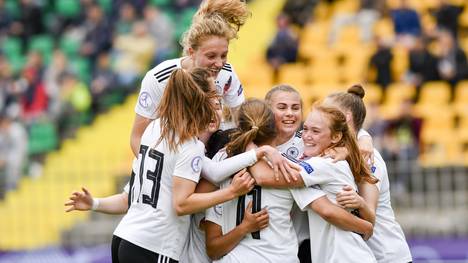 Frauen, U17-EM: Deutschland nach Sieg über Portugal im Finale, Die deutschen U17-Frauen freuen sich über den Einzug ins EM-Finale 