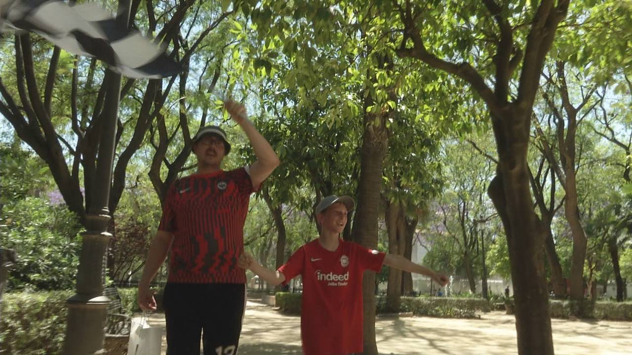 SGE atmet auf! Star in Sevilla dabei