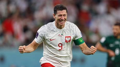 Robert Lewandowski und Polen haben Saudi-Arabien mit 2:0 geschlagen und somit die Chance auf das Achtelfinale gewahrt. 